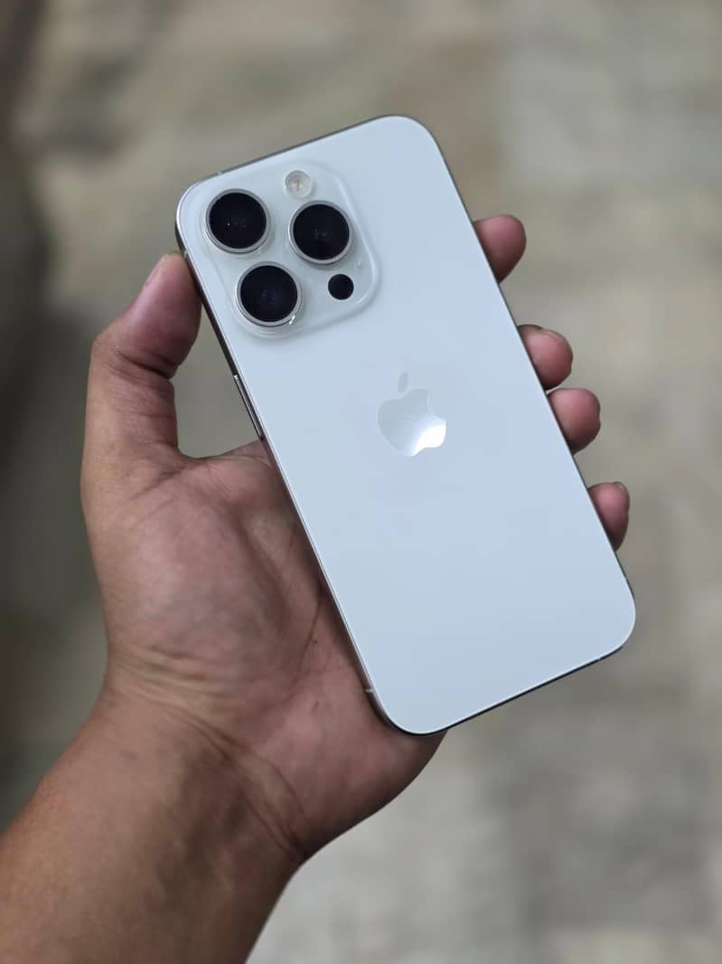 Apple iPhone 15 Pro 0