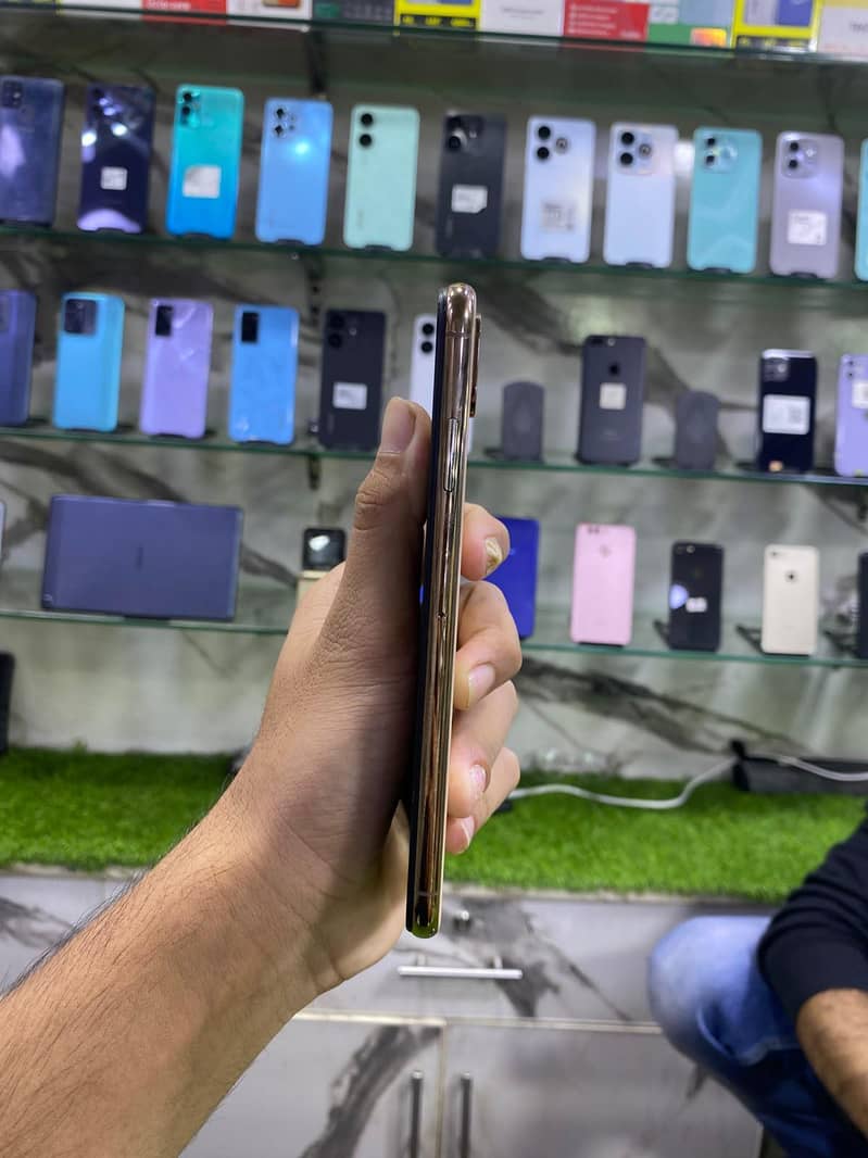 Apple iPhone X 5