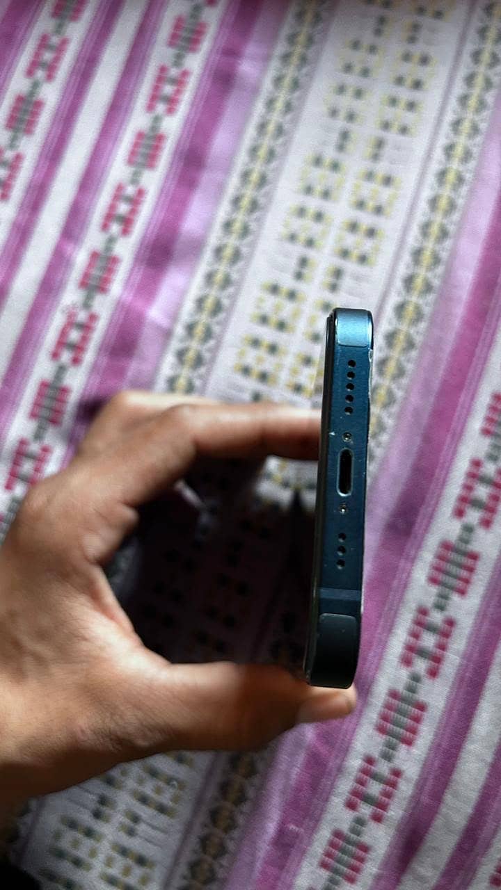 Apple iPhone 13 6