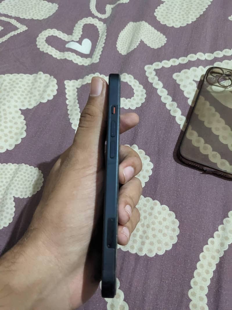 Apple iPhone 13 1