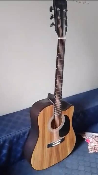 acoustic biggner guitar trust rod wala good condition