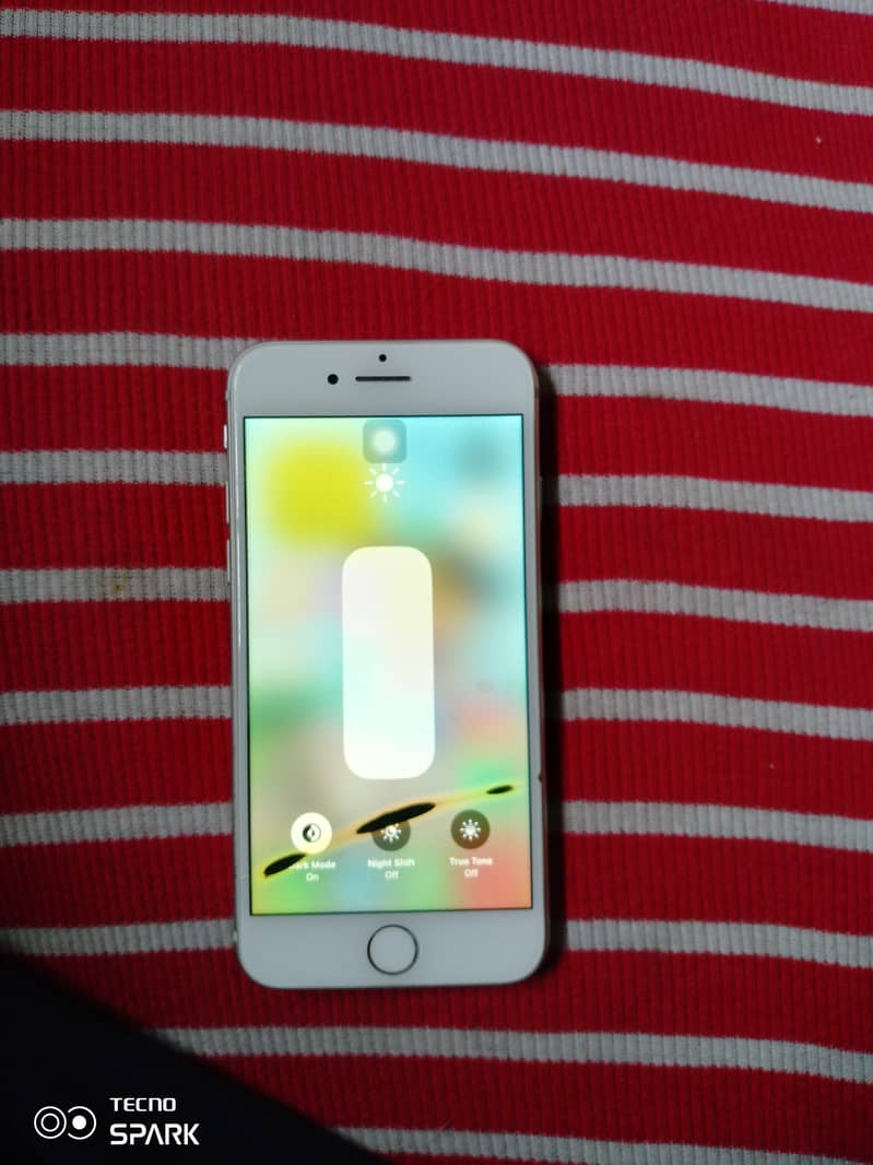 Apple iPhone 8 1