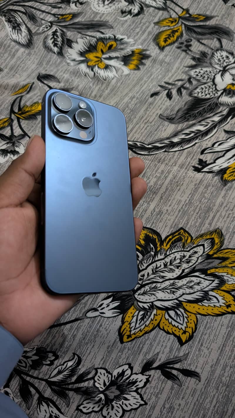 Apple iPhone 15 Pro Max 0