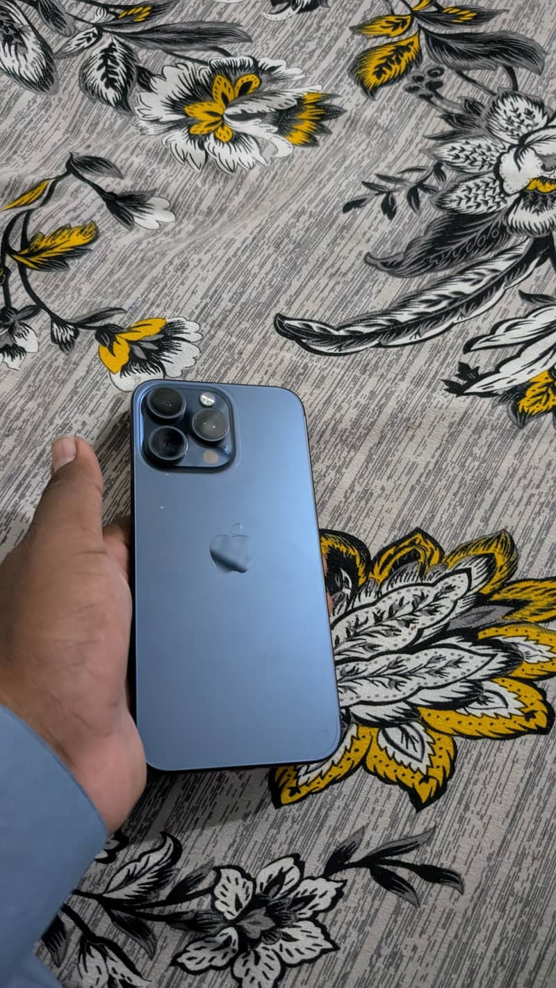 Apple iPhone 15 Pro Max 1