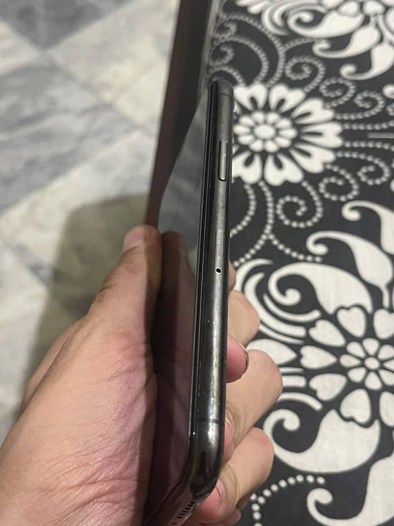 Apple iPhone 11 Pro jv 1