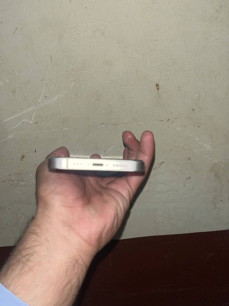 Apple iPhone 13 4