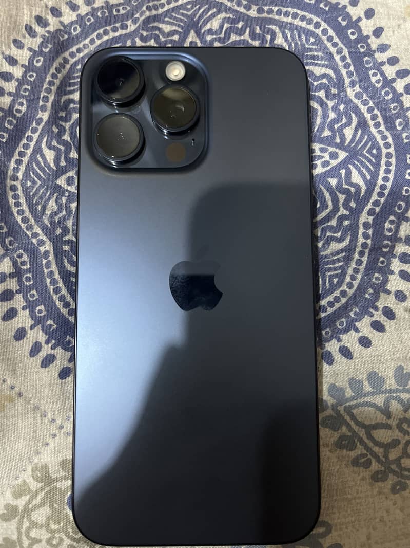 Apple iPhone 15 Pro Max 1