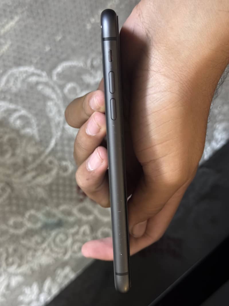 Apple iPhone 11 4