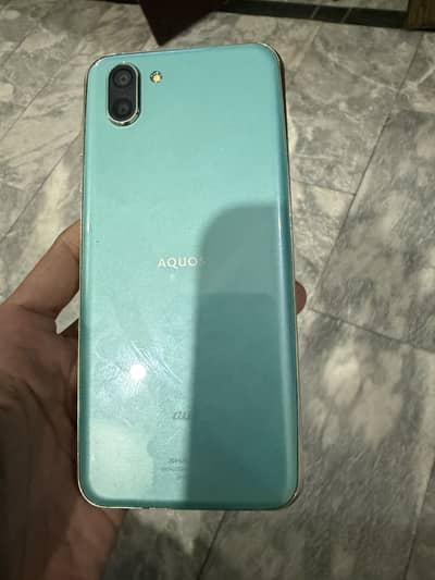 Aquos r2