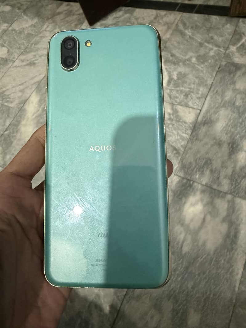 Aquos r2 0