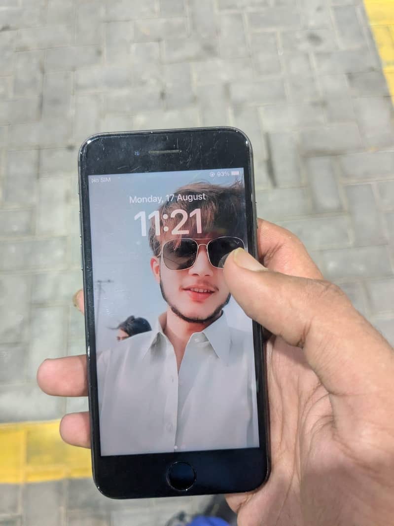 Apple iPhone 8 1