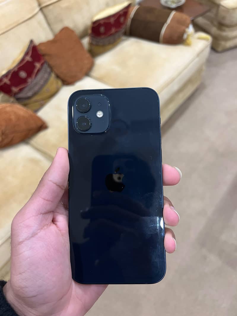Apple iPhone 12 4