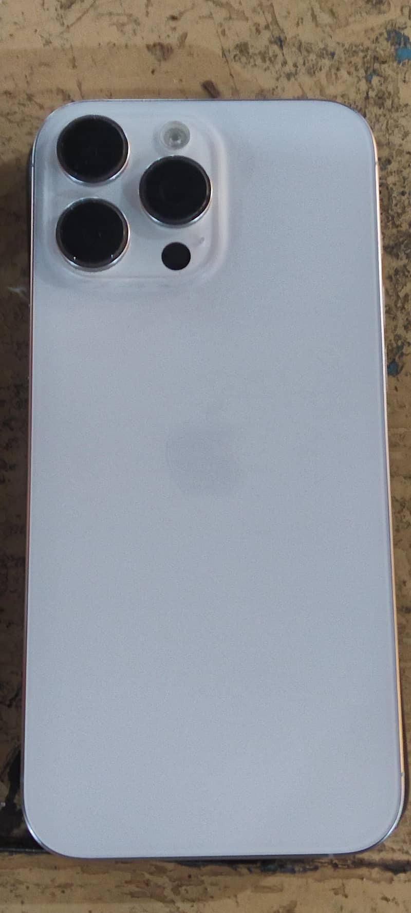 Apple iPhone 16 Pro Max 1