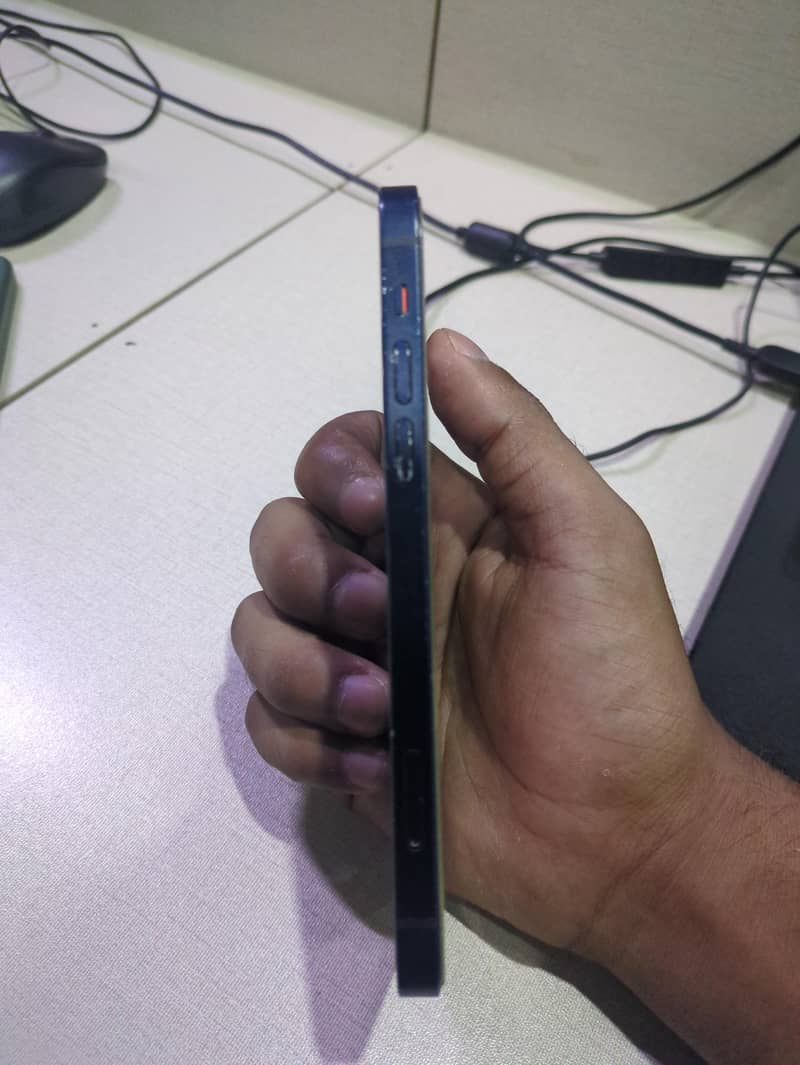 Apple iPhone 12 3