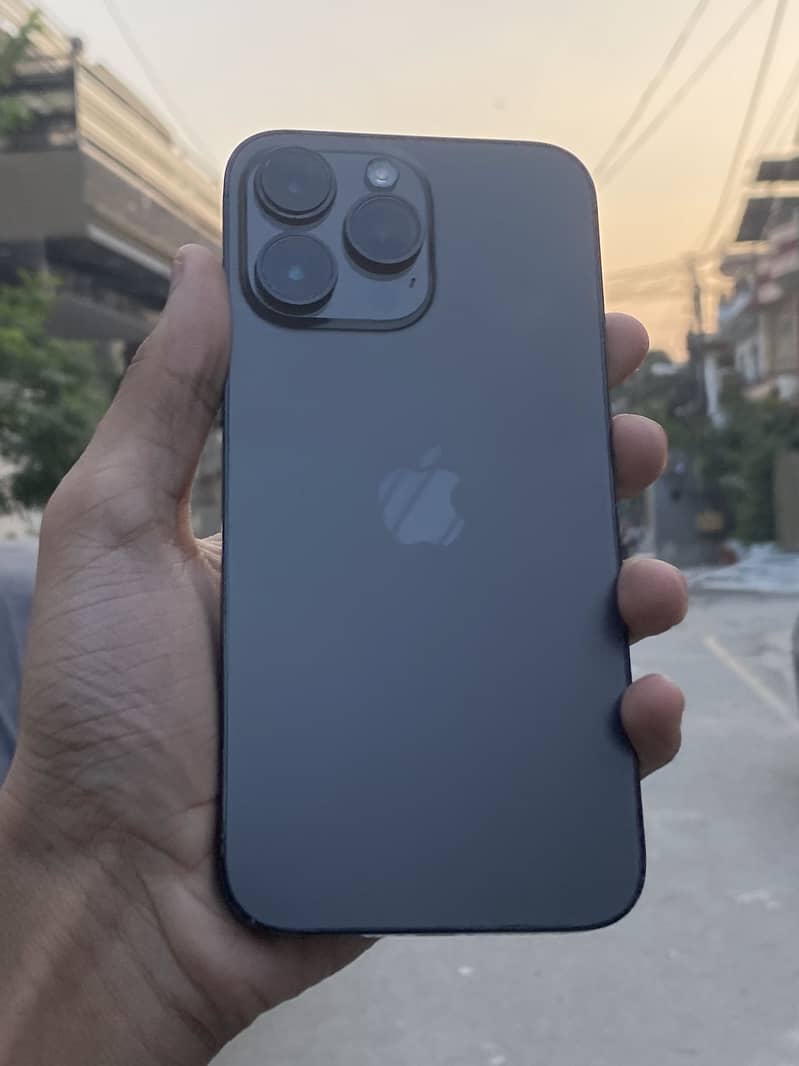Apple iPhone 14 Pro Max 1