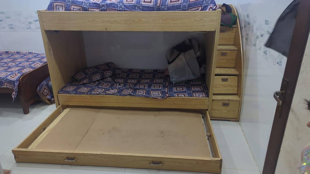 بینکر بیڈ  اچھی حالت میں ہے بغیر میٹرس کے 3