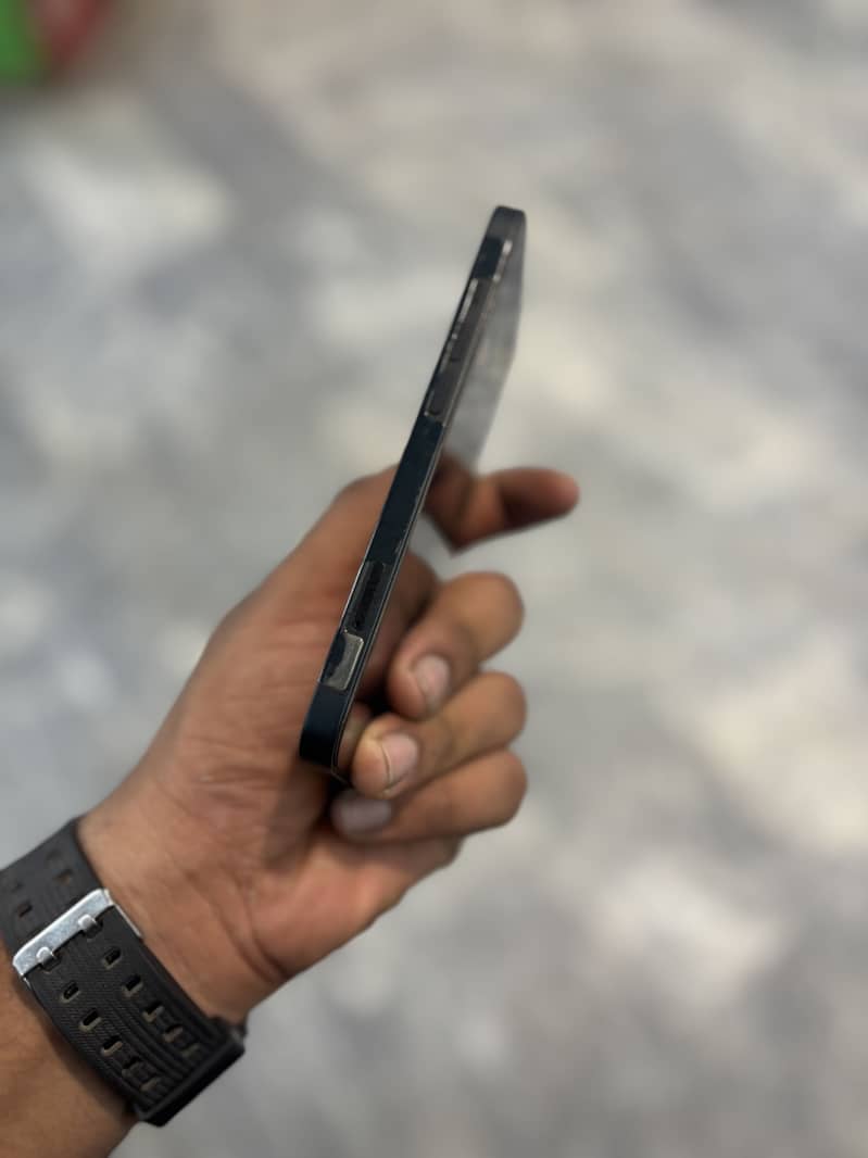 Apple iPhone 13 6