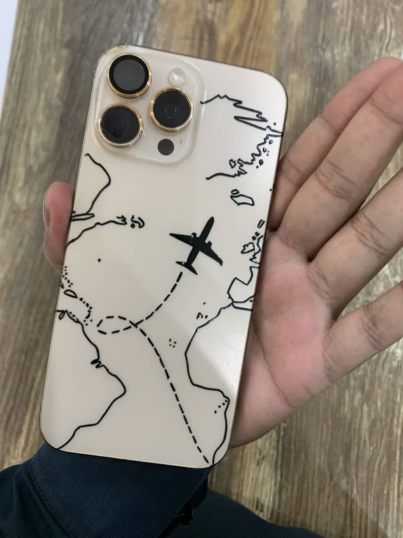 Apple iPhone 16 Pro Max 1