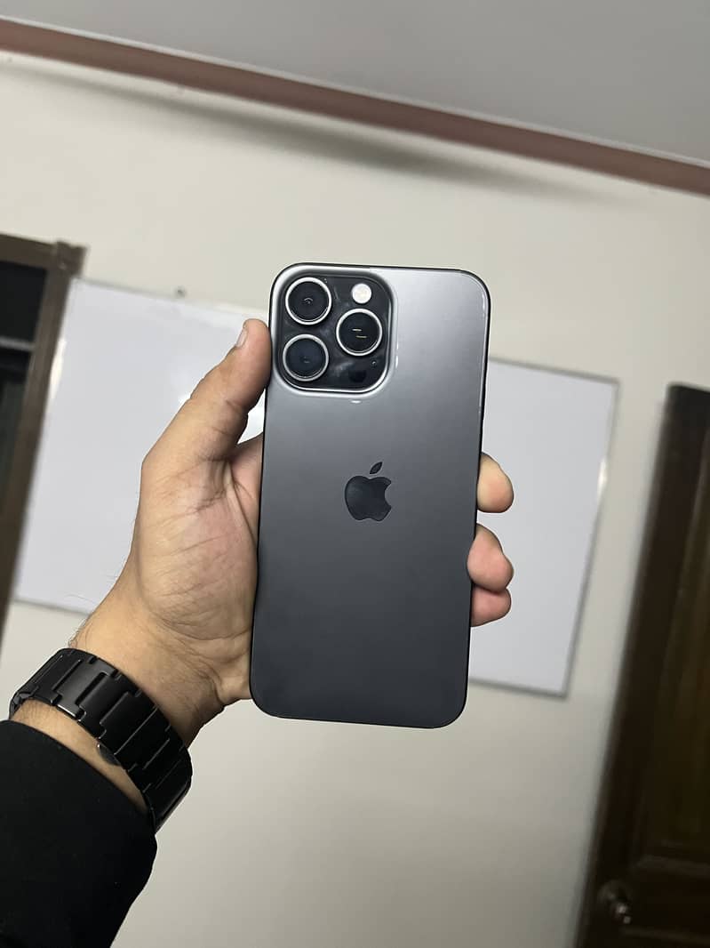 Apple iPhone 15 Pro Max 0