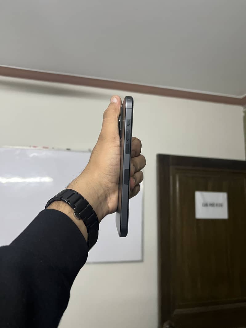 Apple iPhone 15 Pro Max 1