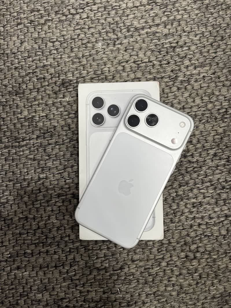 Apple iPhone 17 Pro Max 0