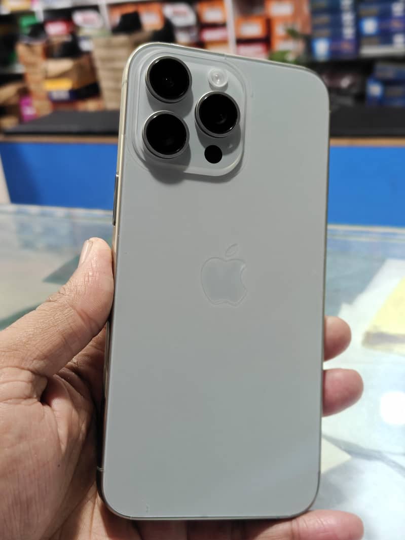 Apple iPhone 15 Pro Max 0