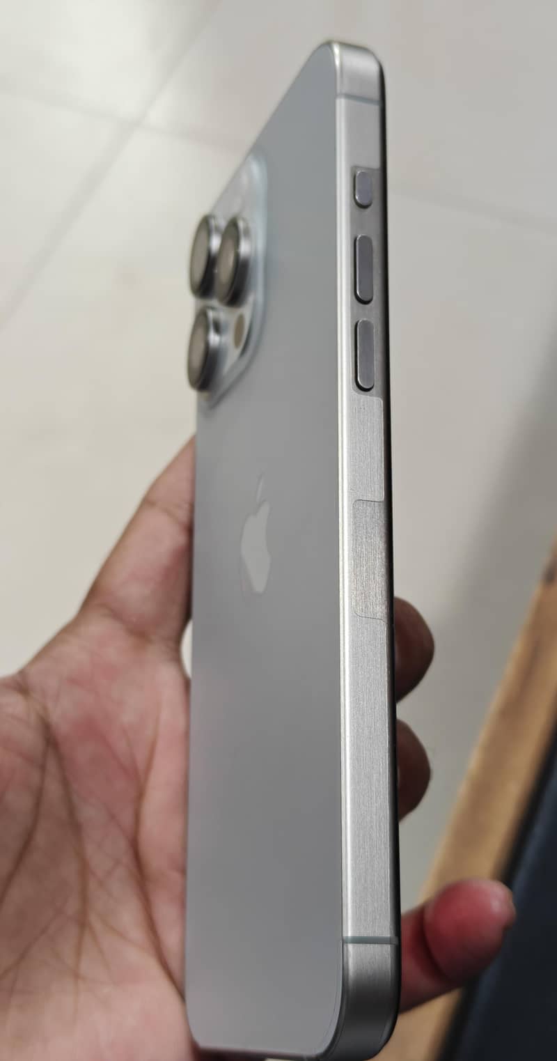 Apple iPhone 15 Pro Max 2