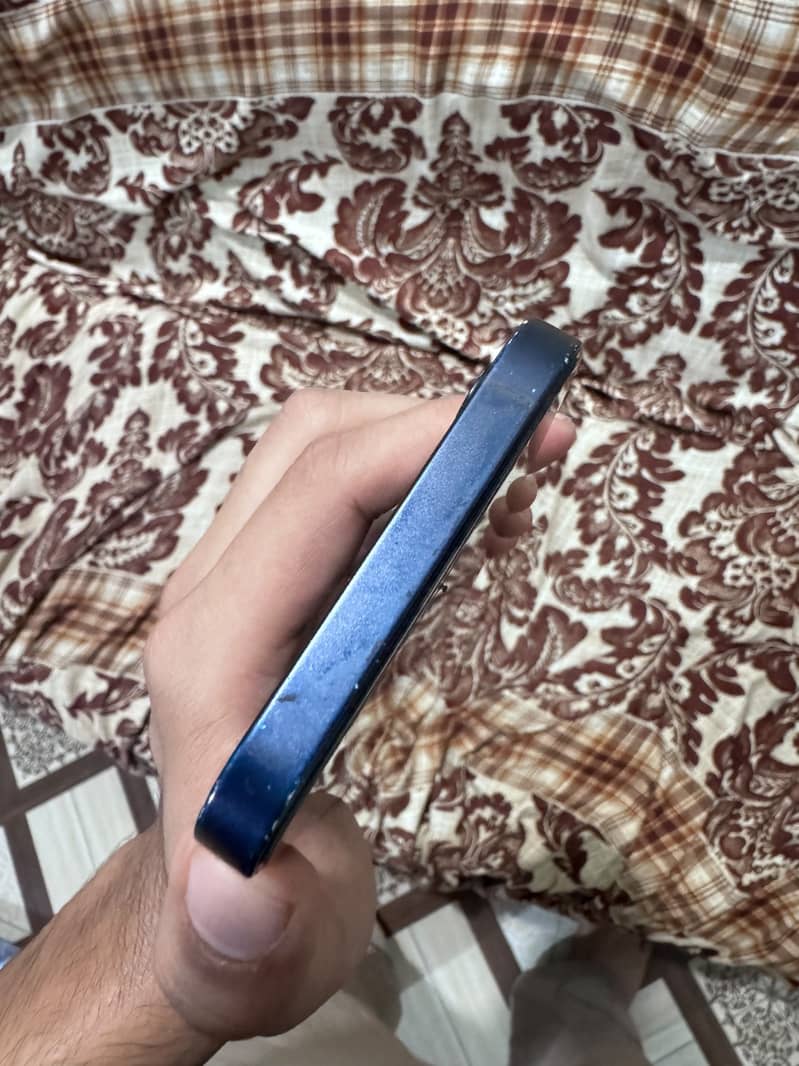 Apple iPhone 12 0