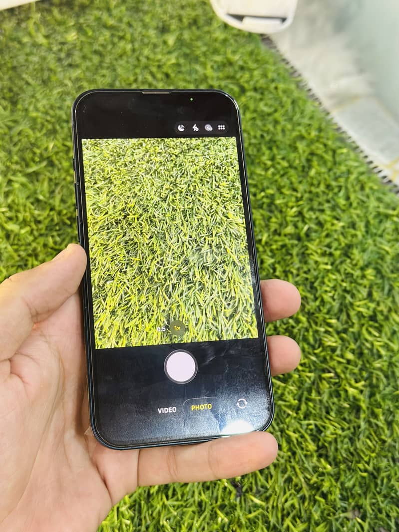 Apple iPhone 13 4