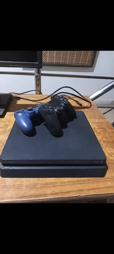 Ps4 slim 1tb jailbroken with 2 orignal controllers