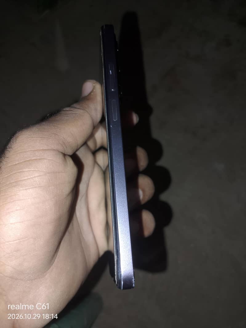 Realme C75 1