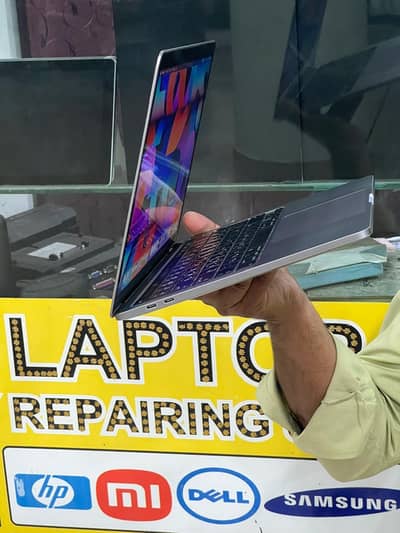 Apple MacBook pro 2020 13-inch Core i5 16/256 GB SSD