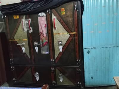 3 door wardrobe very heavy and 10/9 condition