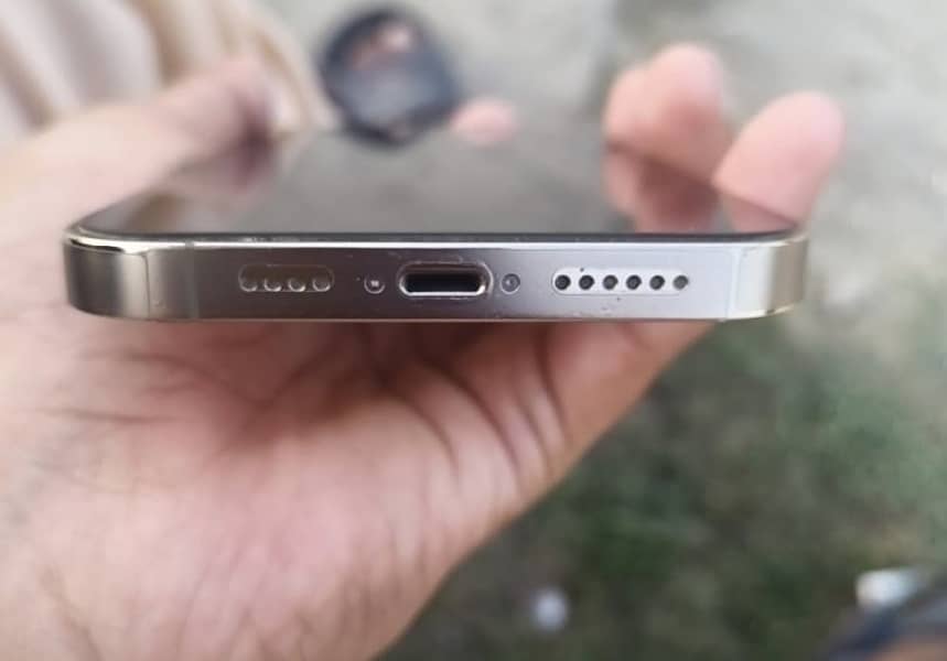 Apple iPhone 14 Pro Max 1