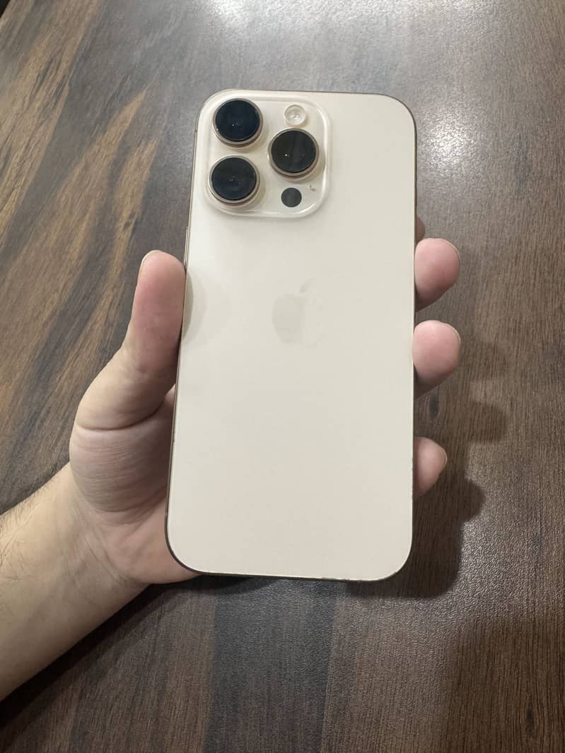 Apple iPhone 16 Pro 0