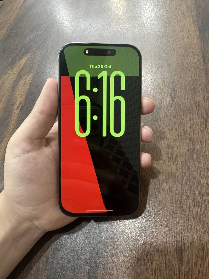 Apple iPhone 16 Pro 1
