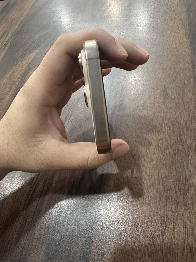 Apple iPhone 16 Pro 7