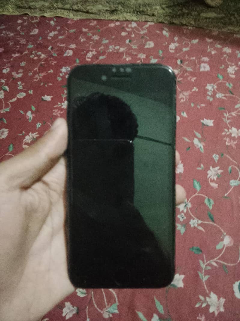 Apple iPhone 7 0