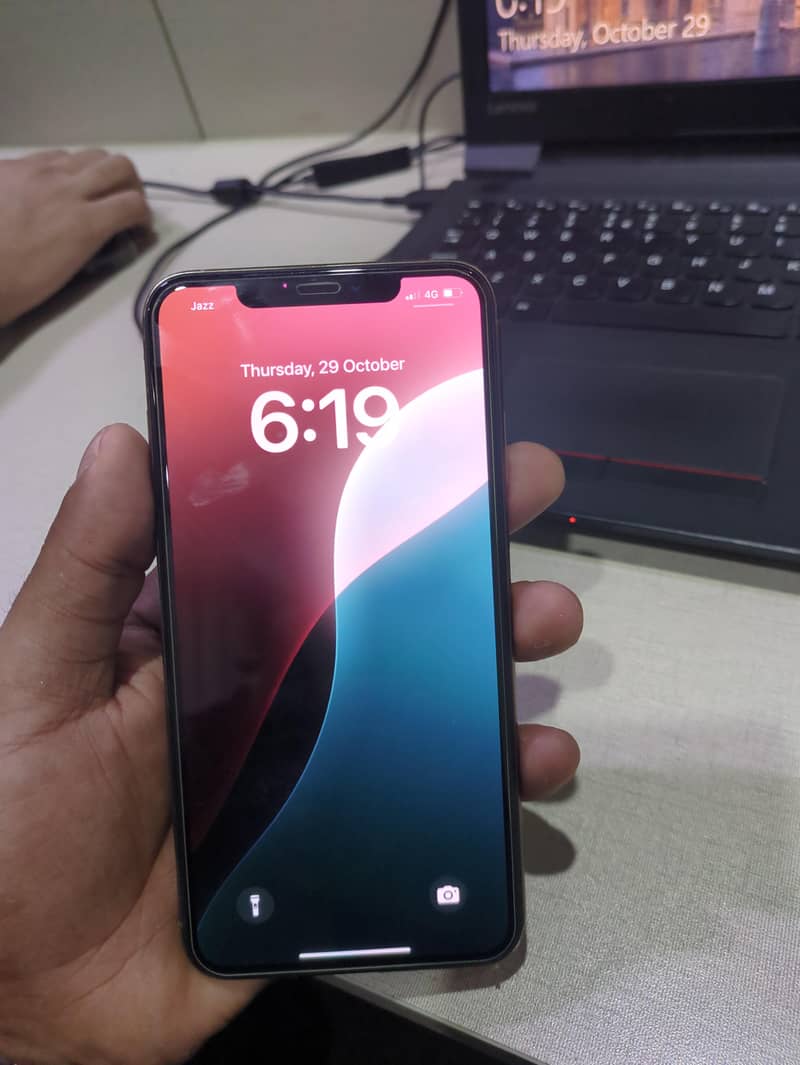 Apple iPhone XS Max 1
