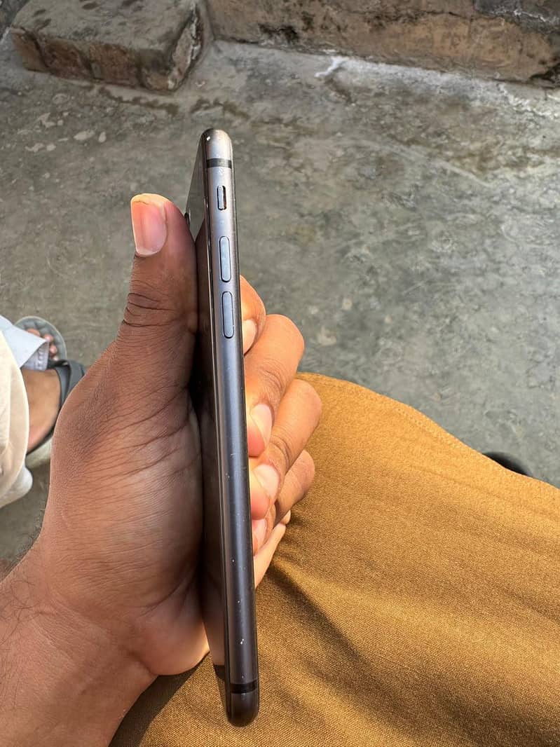 Apple iPhone 8 1