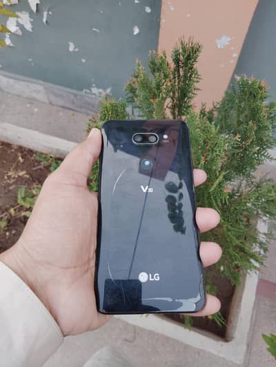 LG V30 4gb 64gb non pta. front dot and back minor crack. price final.