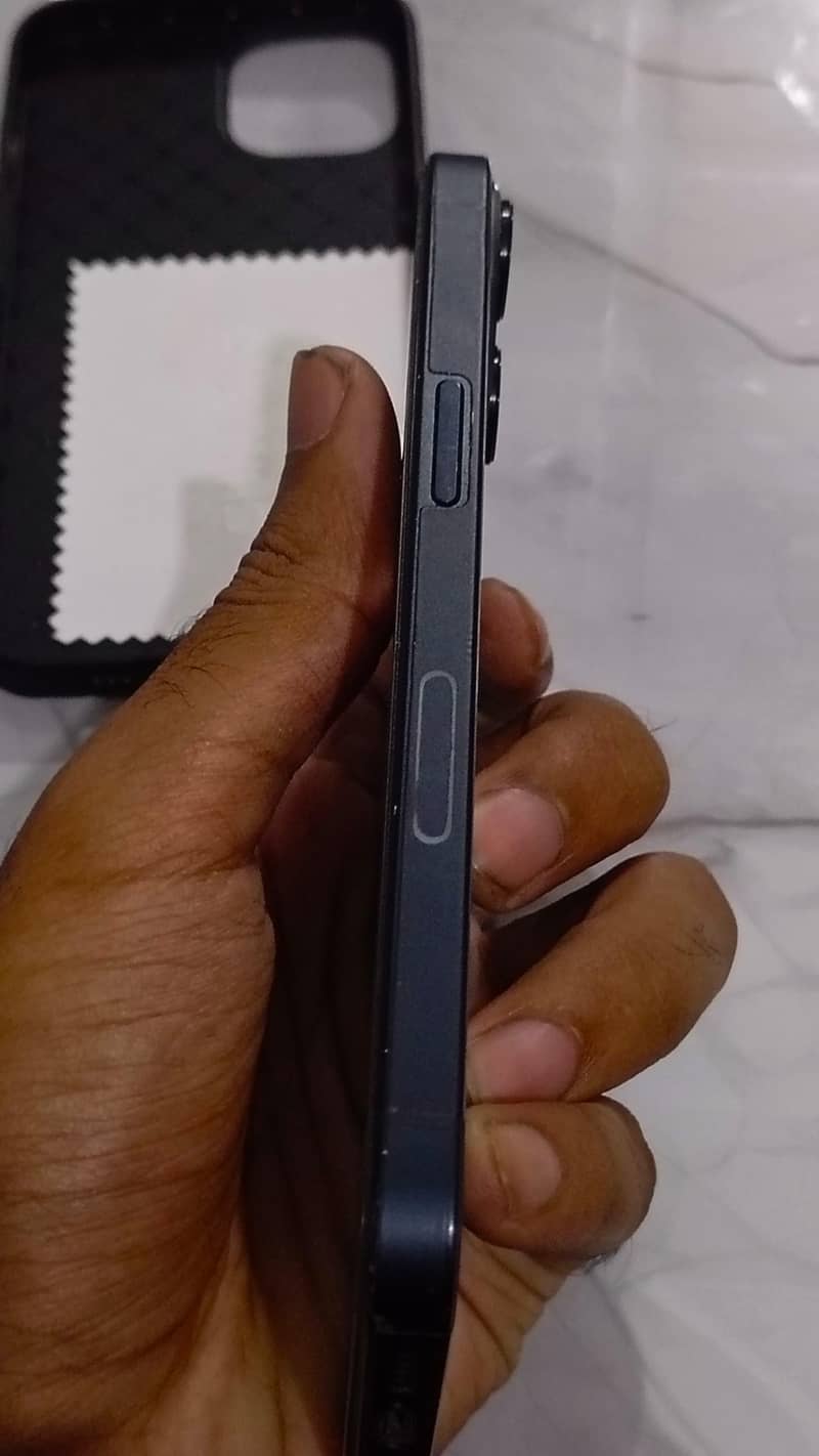 Apple iPhone 13 1