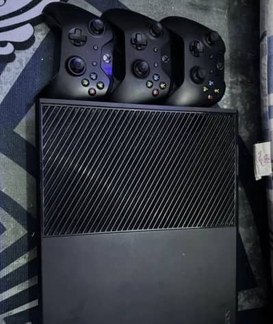 Xbox one with games and 3 controllers