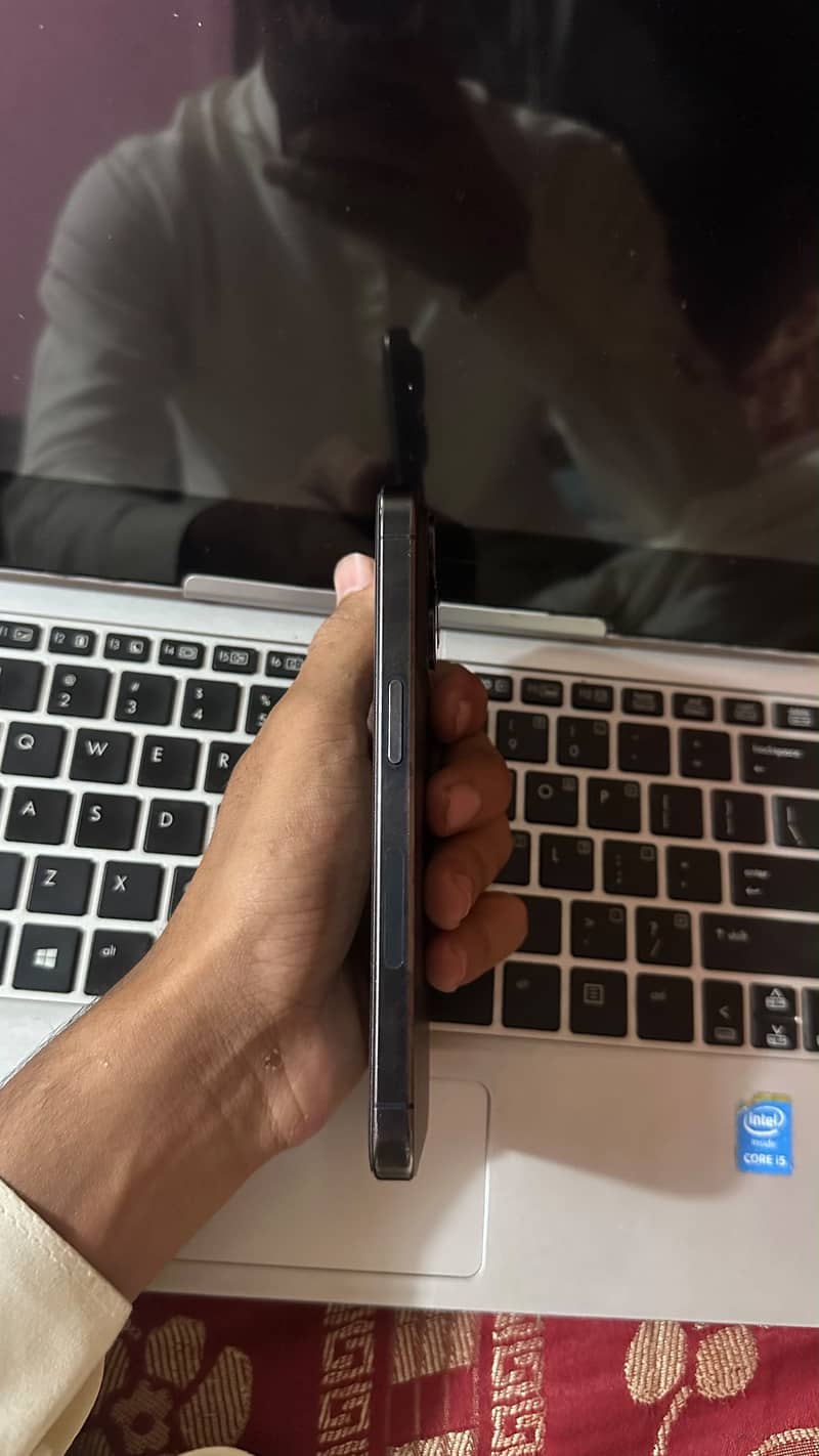 Apple iPhone 15 Pro 4
