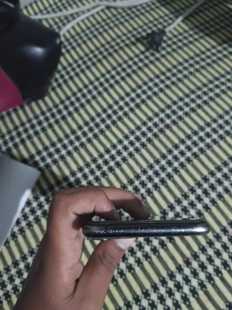 Apple iPhone 11 Pro Max 4