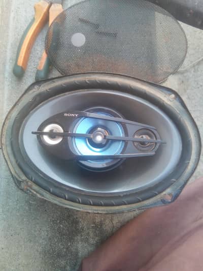 gari ues k Lia best bass speaker