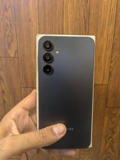 Samsung Mobile A16 box wala 8/256 /gb oll okye mobil hai