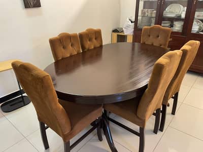 USED 6 SEATER WOOD DINNIG TABLE