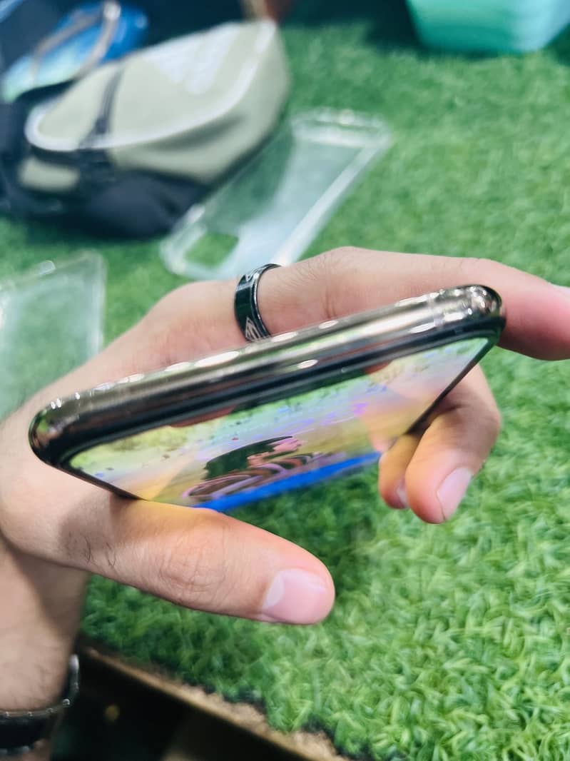 Apple iPhone XS Max 1
