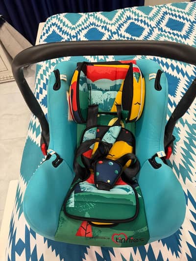 blue and black car seat